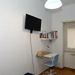 Single Room In Cozy And Comfortable Apartment